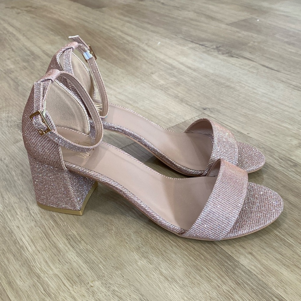 NEW Women’s Ankle Strap Sandals